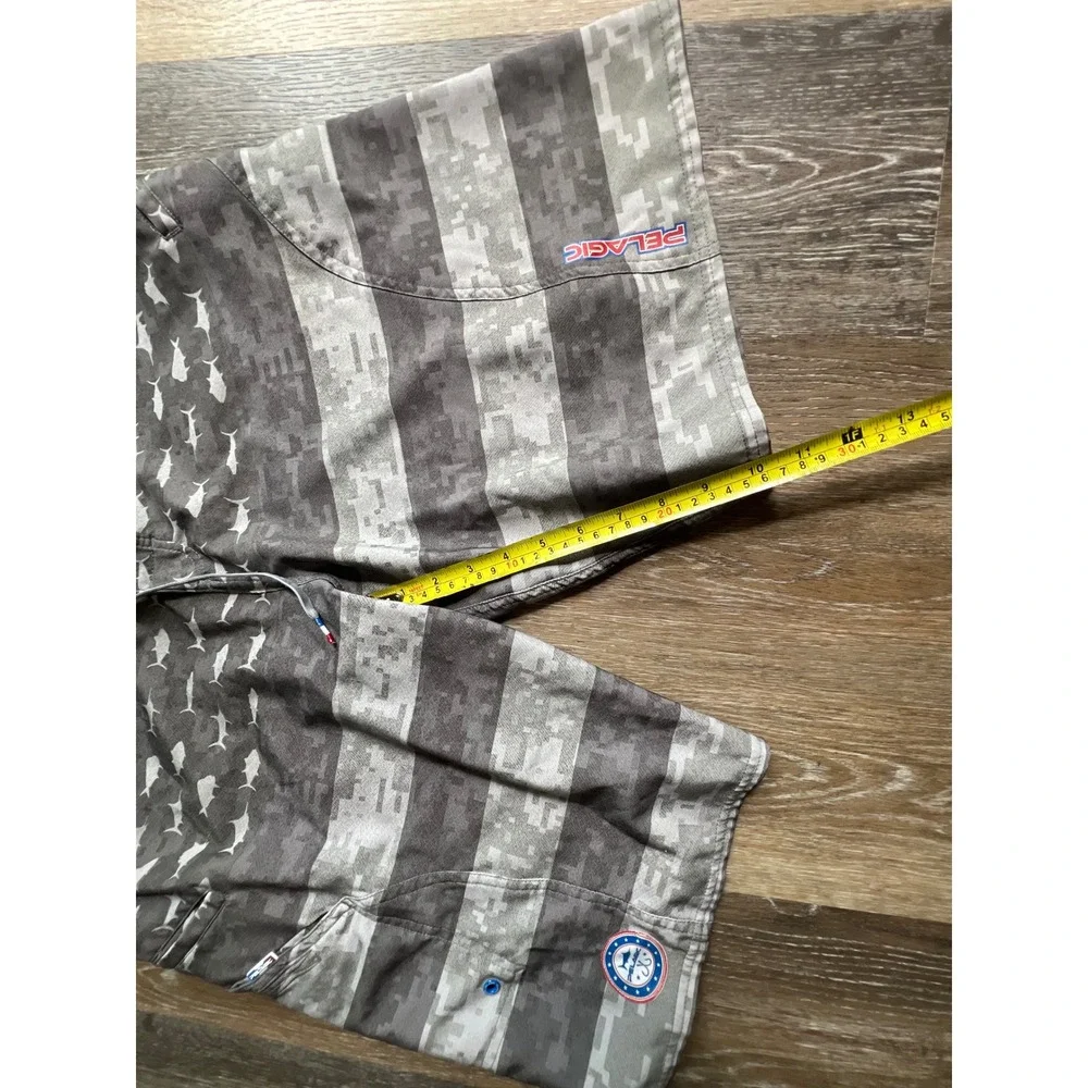 Pelagic Boardshorts‎ Mens 36 Gray Sharkskin Camo Fish Print Fishing Shorts